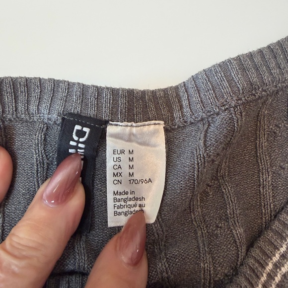 #347 H&M Dark Gray Cable Knit Cardigan. Excellent Condition. Size M - Picture 8 of 10